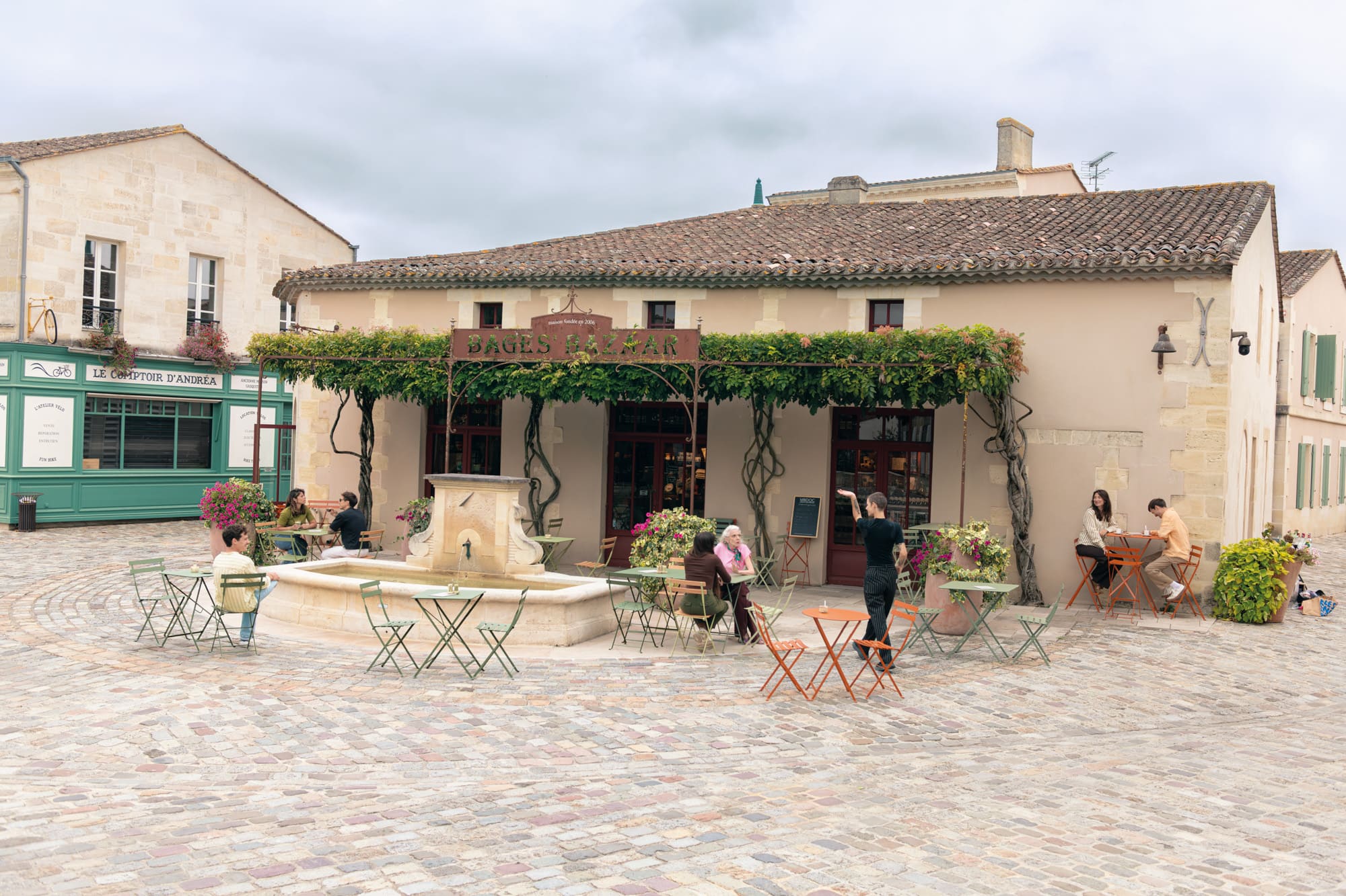 La collection BISTRO de FERMOB se réinvente : de nouvelles couleurs pour donner vie à votre terrasse ou jardin