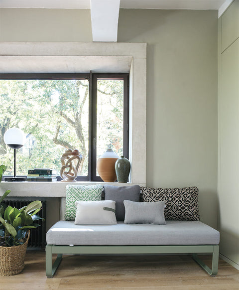 Puf BELLEVIE para dos personas de la marca francesa Fermob. Comprar Fermob online. Rincón del Mueble