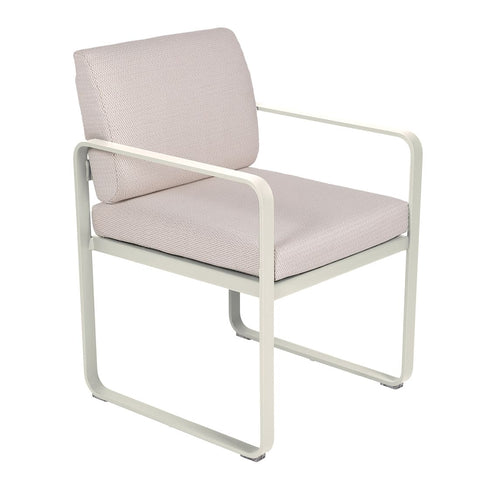 Silla con reposabrazos BELLEVIE de la marca Fermob con cojin PEARL. comprar en rincon del mueble online. RDM online