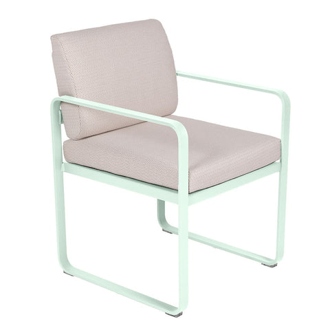 Silla con reposabrazos BELLEVIE de la marca Fermob con cojin PEARL. comprar en rincon del mueble online. RDM online