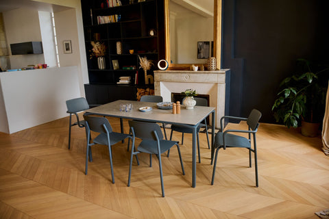 Mesa calvi mineral 160x80cm de la marca fermob. comprar online en rincon del mueble