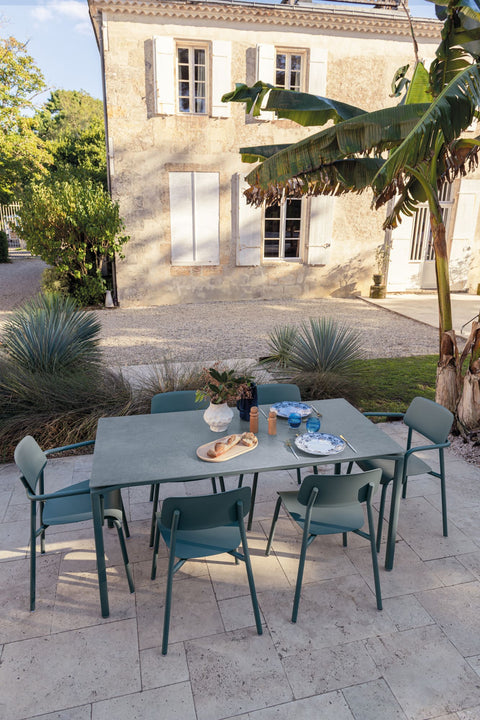 Mesa calvi mineral 160x80cm de la marca fermob. comprar online en rincon del mueble