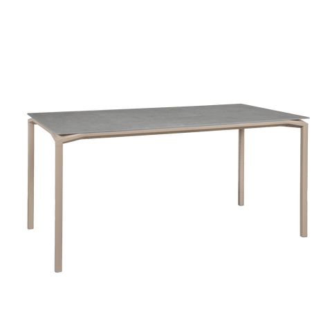 Mesa calvi mineral 160x80cm de la marca fermob. comprar online en rincon del mueble