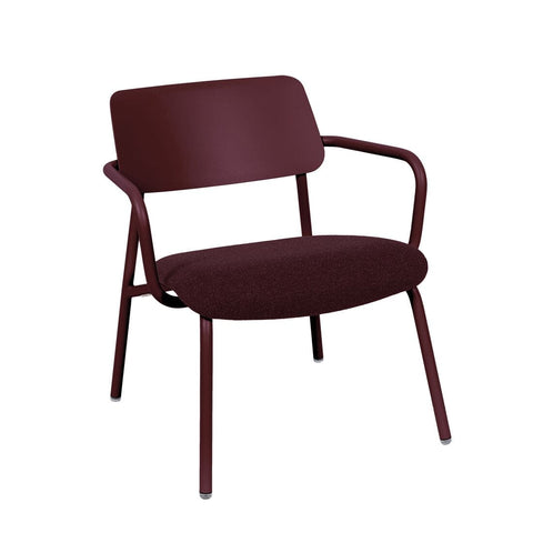 Sillon bajo de tela STUDIE de la marca fermob. comprar online en rincon del mueble.  RDM madrid