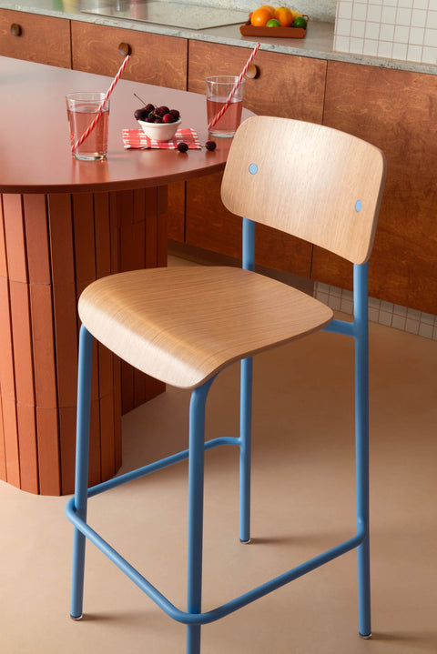 Silla alta de bar de roble STUDIE de la marca francesa fermob. comprar online en rincon del mueble
