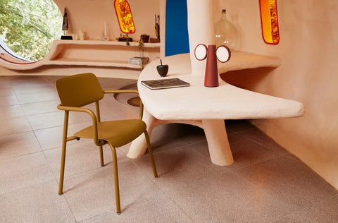 Chaise avec accoudoirs de la marque française Fermob sur CDM
