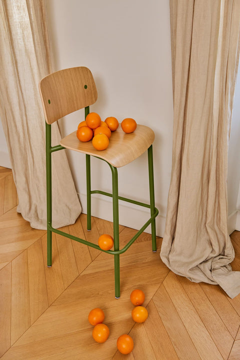 Silla alta de bar de roble STUDIE de la marca francesa fermob. comprar online en rincon del mueble