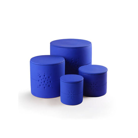 Bougie parfumée en céramique de BLUE IZZA Cote Bougie CDM Paris

