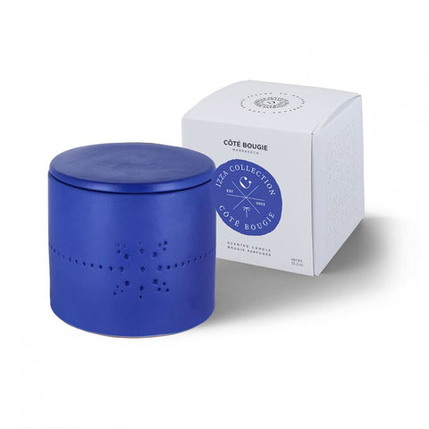 Bougie parfumée en céramique de BLUE IZZA Cote Bougie CDM Paris