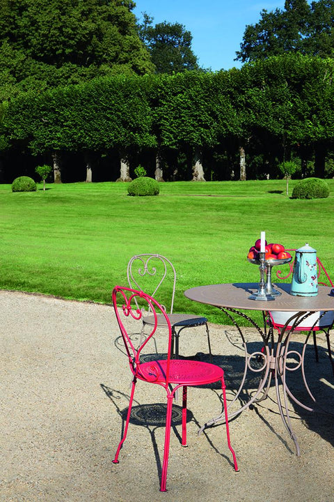 Table Ø 96 cm 1900 de la marque française Fermob. Acheter Fermob en ligne. Rincón del Mueble