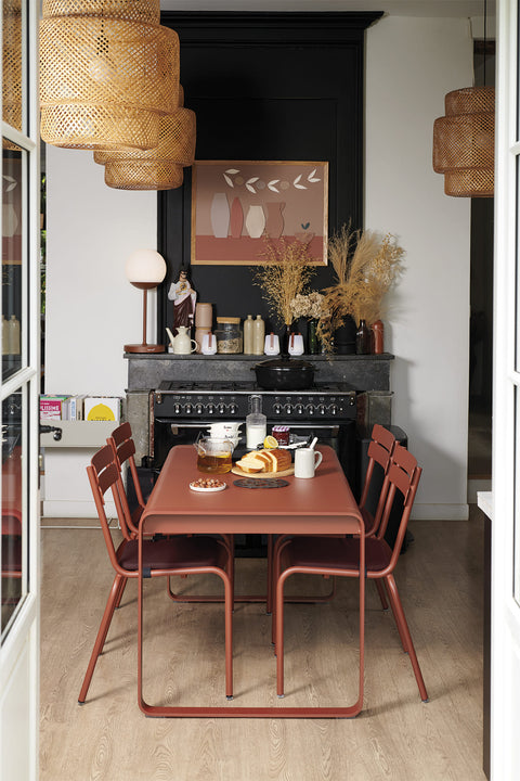 Table BELLEVIE de 140 x 80 x 74 cm de la marque française Fermob. Acheter Fermob en ligne. Rincón del Mueble