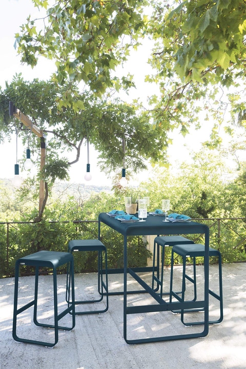 Table haute BELLEVIE de 140 x 80 x 105 cm de la marque française Fermob. Acheter Fermob en ligne. Rincón del Mueble
