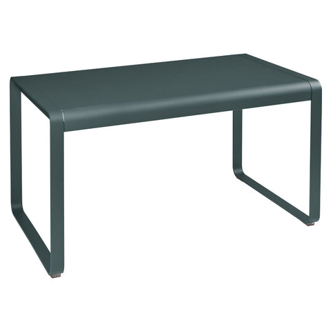 Table BELLEVIE de 140 x 80 x 74 cm de la marque française Fermob. Acheter Fermob en ligne. Rincón del Mueble