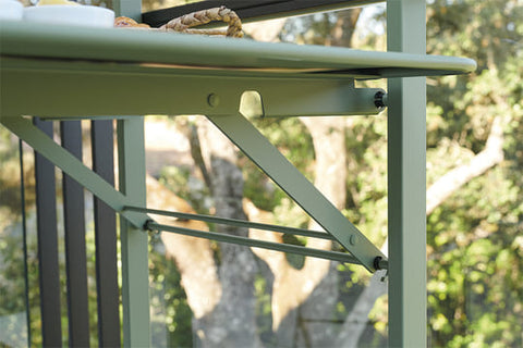 Table de balcon BISTRO 57 x 77 cm de la marque Fermob. Acheter Fermob en ligne. Rincón del Mueble