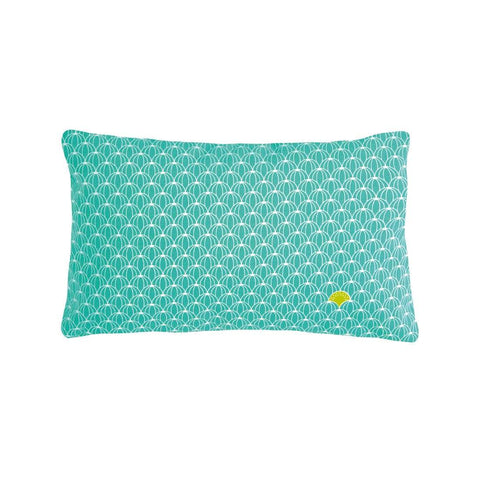 Coussin d’extérieur ENVIE D'AILLEURS de 44 x 30 cm de la marque française Fermob. Rincón del Mueble
