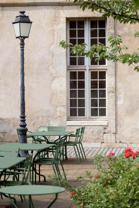 Table Ø 67 cm OPERA+ de la marque française Fermob. Acheter Fermob en ligne. Rincón del Mueble