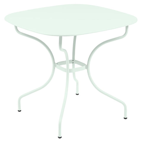 Table 82 x 82 cm OPERA+ de la marque française Fermob. Acheter Fermob en ligne. Rincón del Mueble
