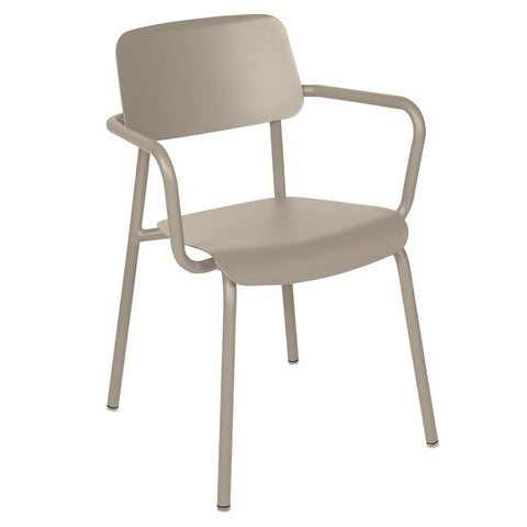 Chaise avec accoudoirs de la marque française Fermob sur CDM