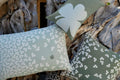 Coussin d’extérieur TRÈFLE de 68 x 44 cm de la marque Fermob. Acheter Fermob en ligne. 
